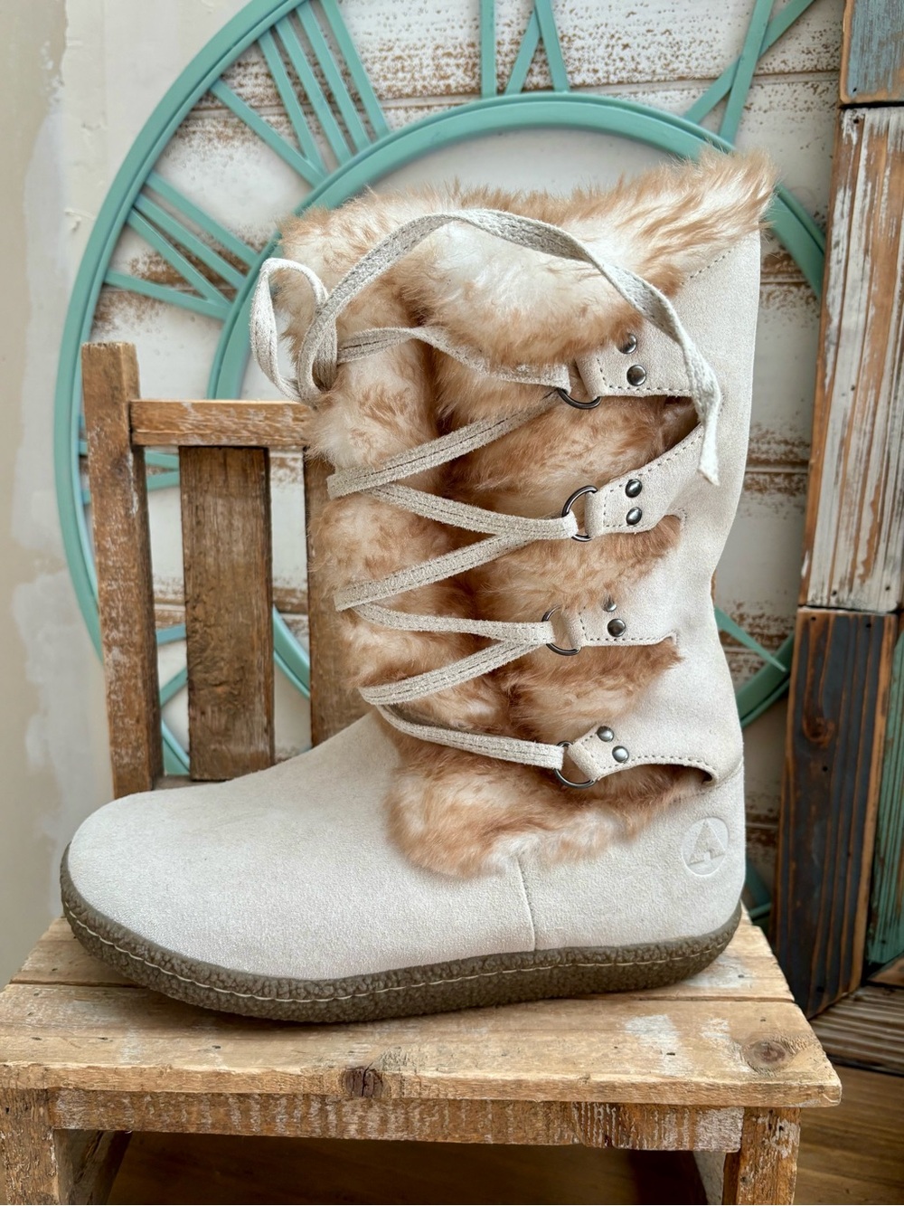 Airwalk Stormy Boots Womens Size 8 White Suede Faux Fur Mid Calf Winter Snow NEW